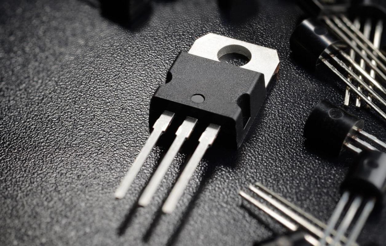 Transistor: Hiểu Về Cơ Chế Hoạt Động Và Ứng Dụng Trong Thực Tế
