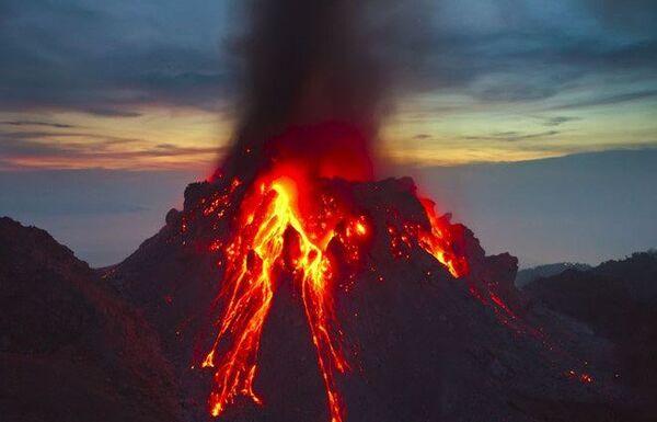 Mệnh Sơn Đầu Hỏa: Từ lửa cháy trên núi đến tính cách và mệnh số